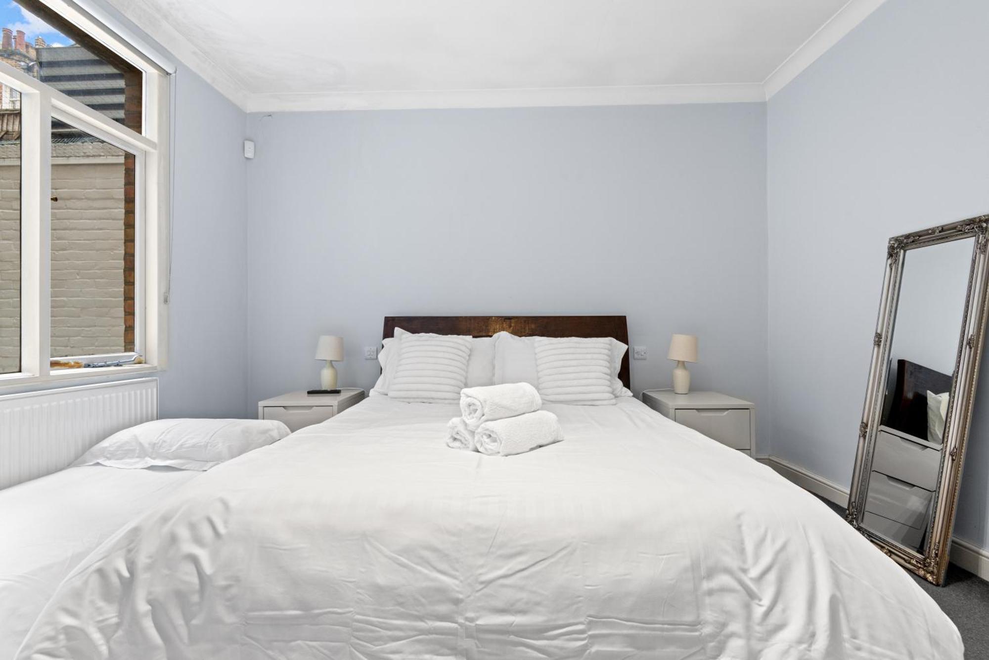 Appartamento Londwell, Boutique Bliss Nestled In Knightsbridge By Harrods Londra Esterno foto